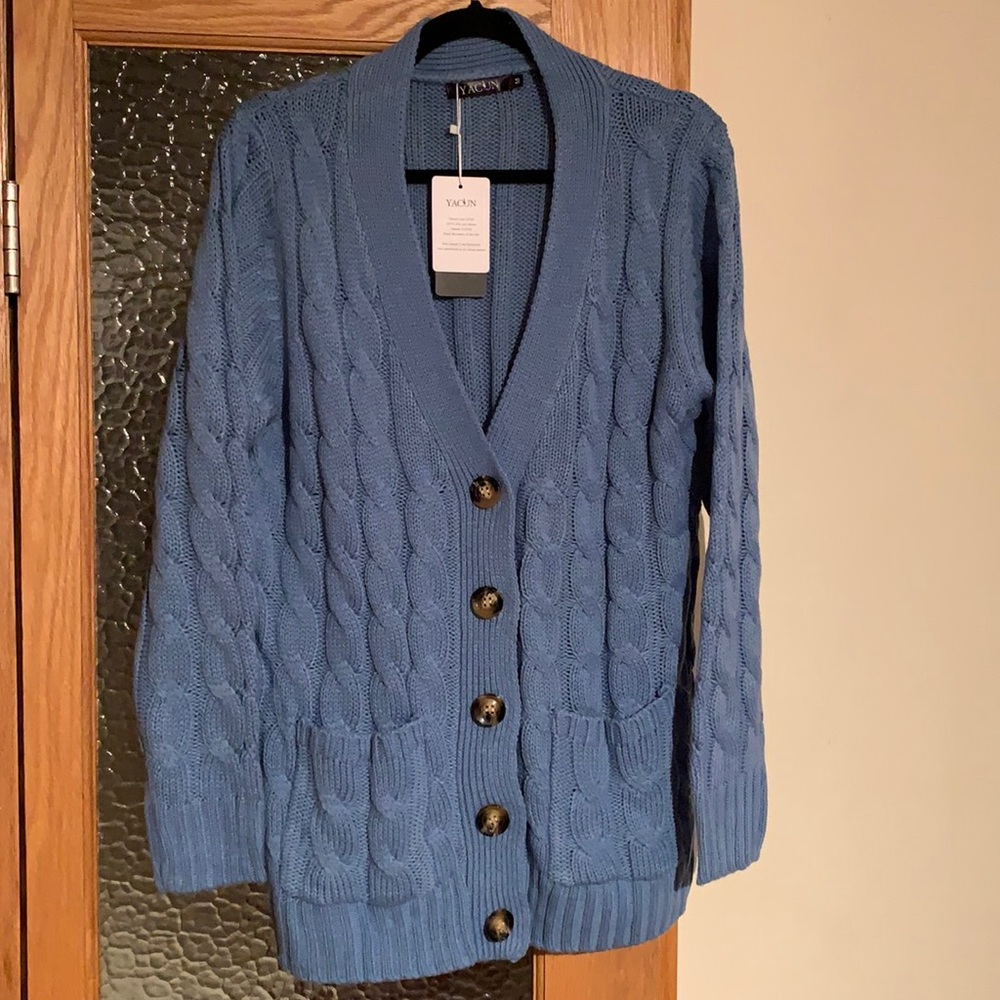 Yacun blue cable knit sweater, size M, NWT